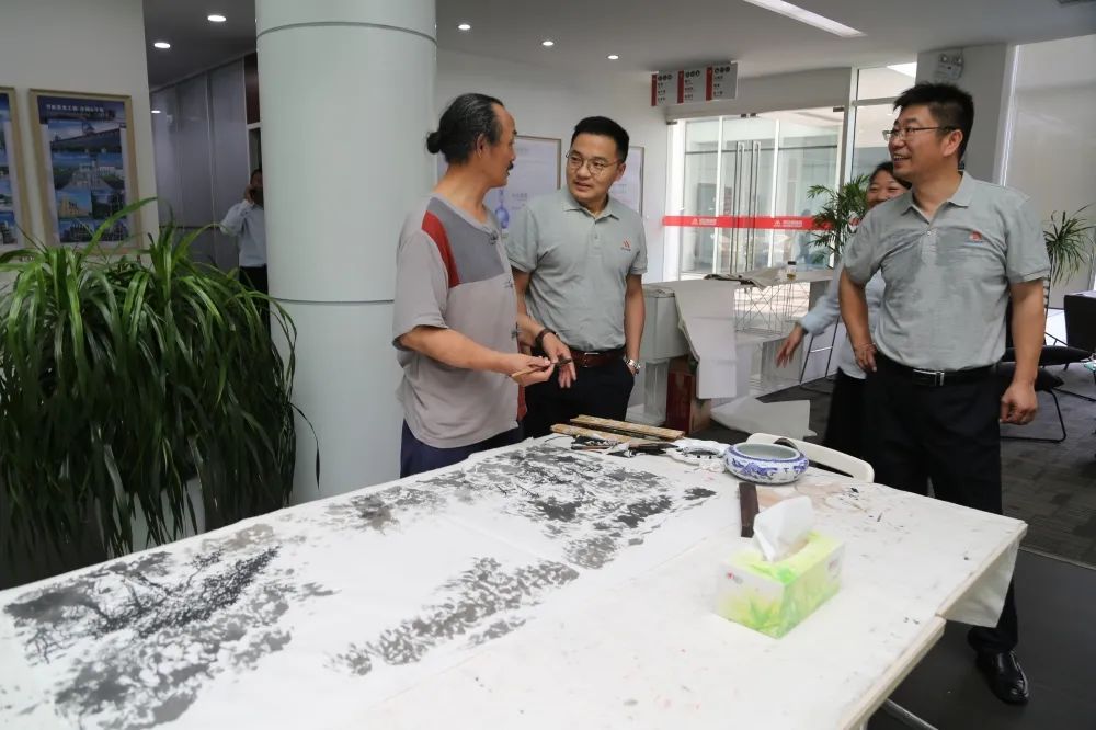 邗江政協藝術家慶賀邁安德二十耕耘