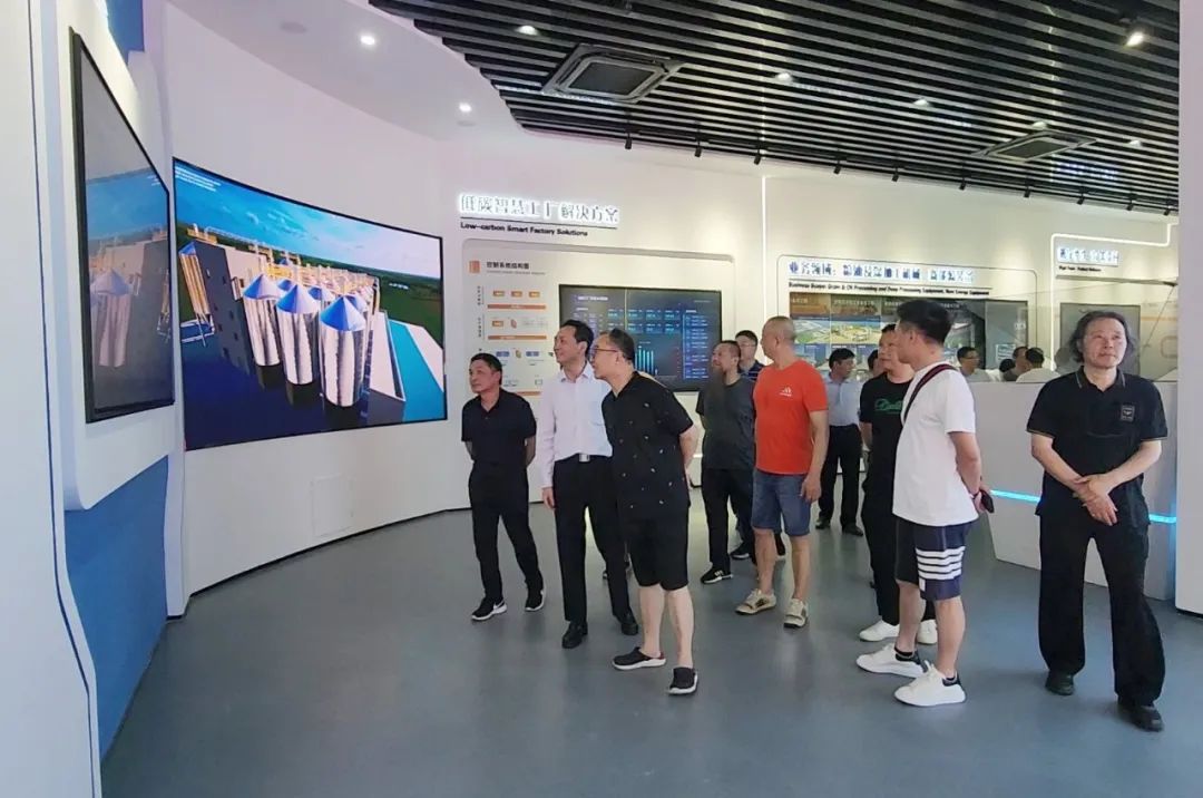 邗江政協藝術家慶賀邁安德二十耕耘